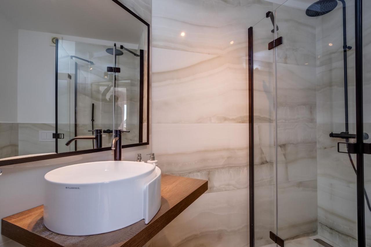 Lucica 360 Sea View Suite 네레자인 외부 사진